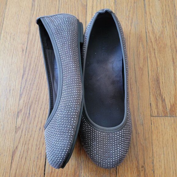 Vionic Orthotic Grey Studded Ballet Flats 6.5 Arch Support WILLOW Leather - Picture 1 of 8